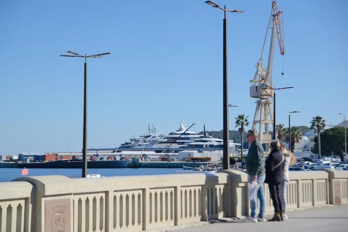 Logement Classe, Entierement Neuf Pres Du Port La Ciotat 0*,  France