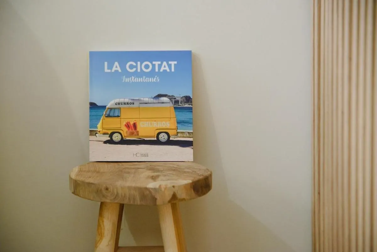 Logement Classe, Entierement Neuf Pres Du Port La Ciotat France