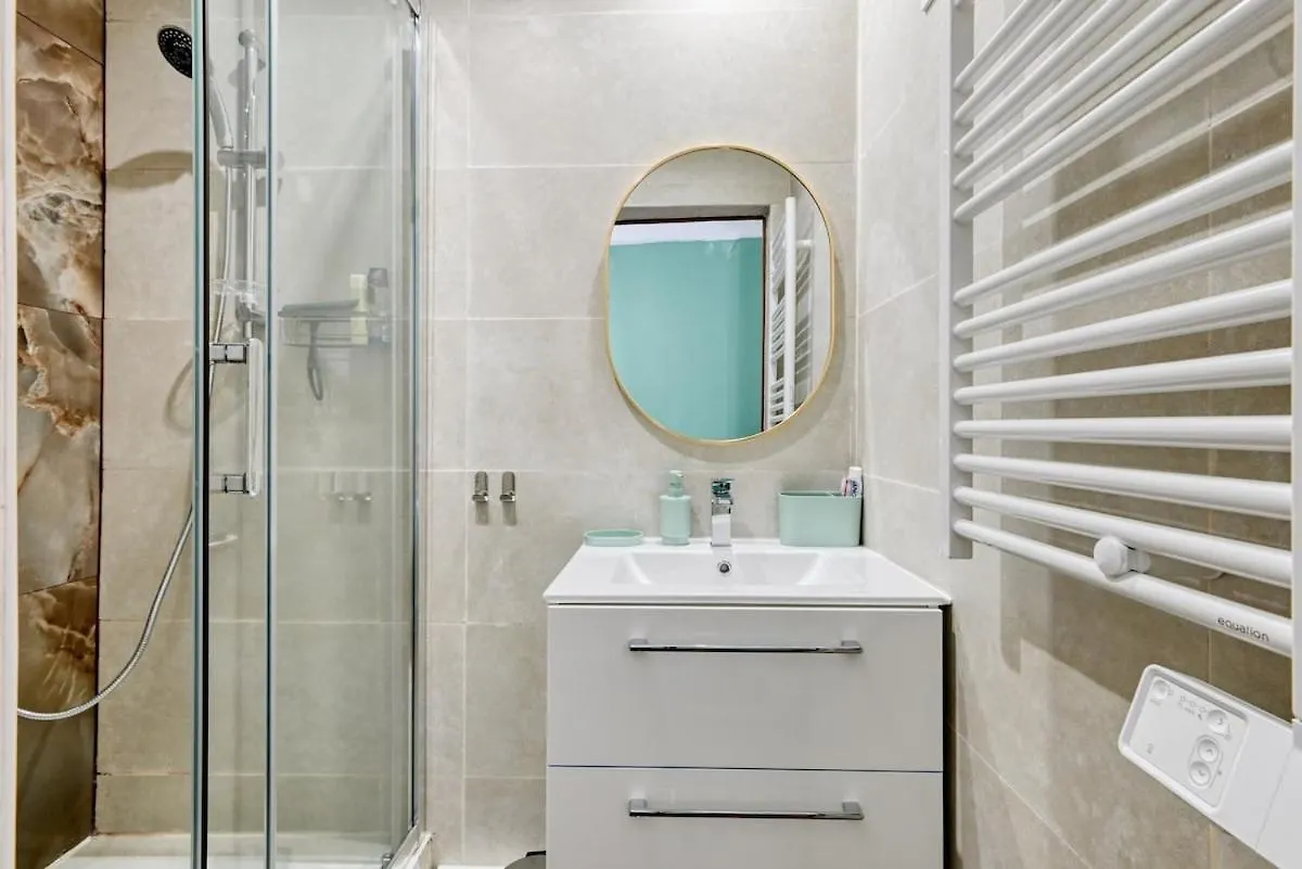 Logement Classe, Entierement Neuf Pres Du Port La Ciotat 0*,  France