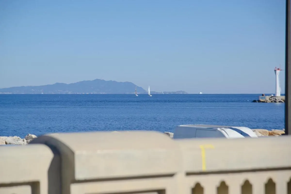 Logement Classe, Entierement Neuf Pres Du Port La Ciotat France
