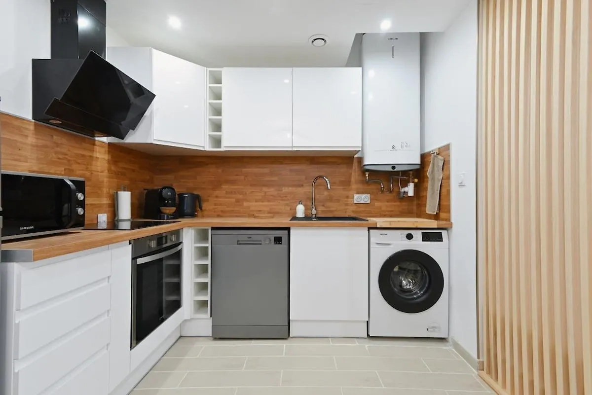 Logement Classe, Entierement Neuf Pres Du Port La Ciotat 0*,  France