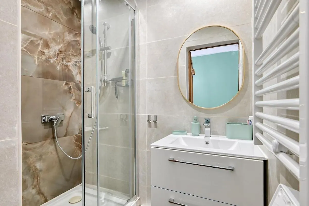 Apartment Logement Classe, Entierement Neuf Pres Du Port La Ciotat
