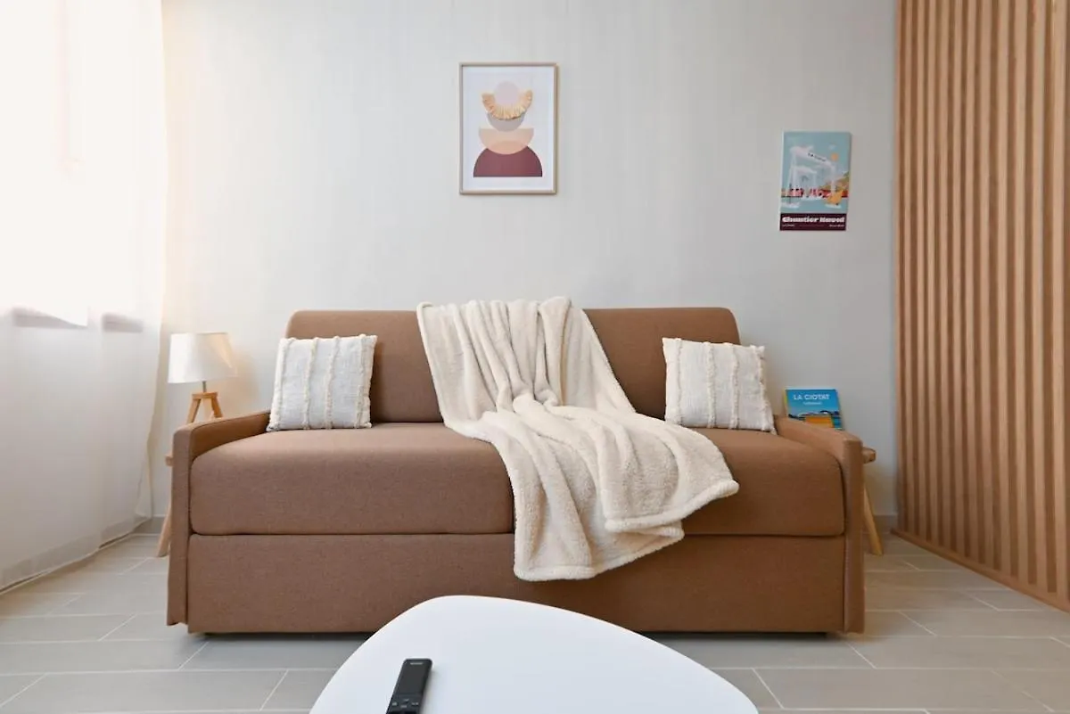Apartment Logement Classe, Entierement Neuf Pres Du Port La Ciotat France